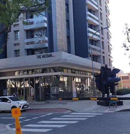 The Median Rosebank Johannesburg South Africa Apartment Exterior photo